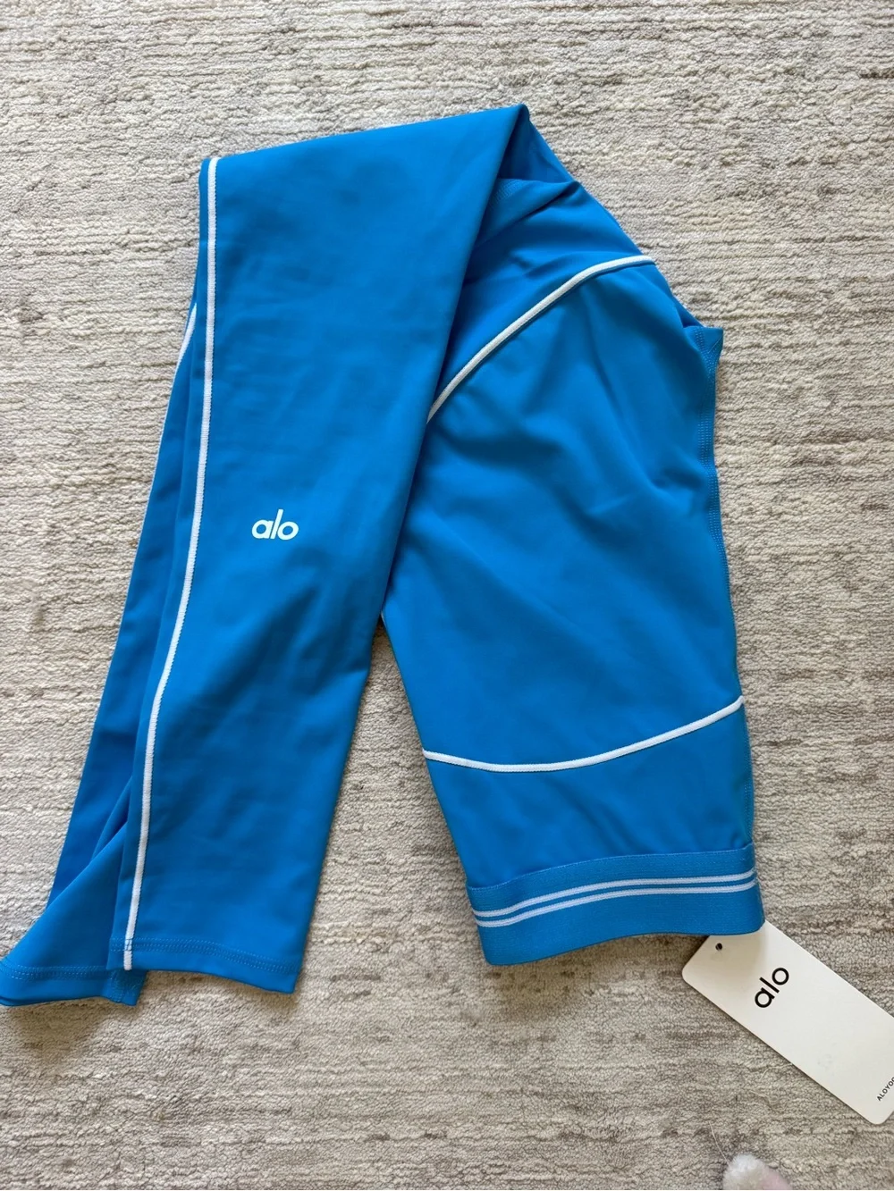 ALO Yoga Bright Blue V-Neck Sports Bra & High-Rise Leggings Set